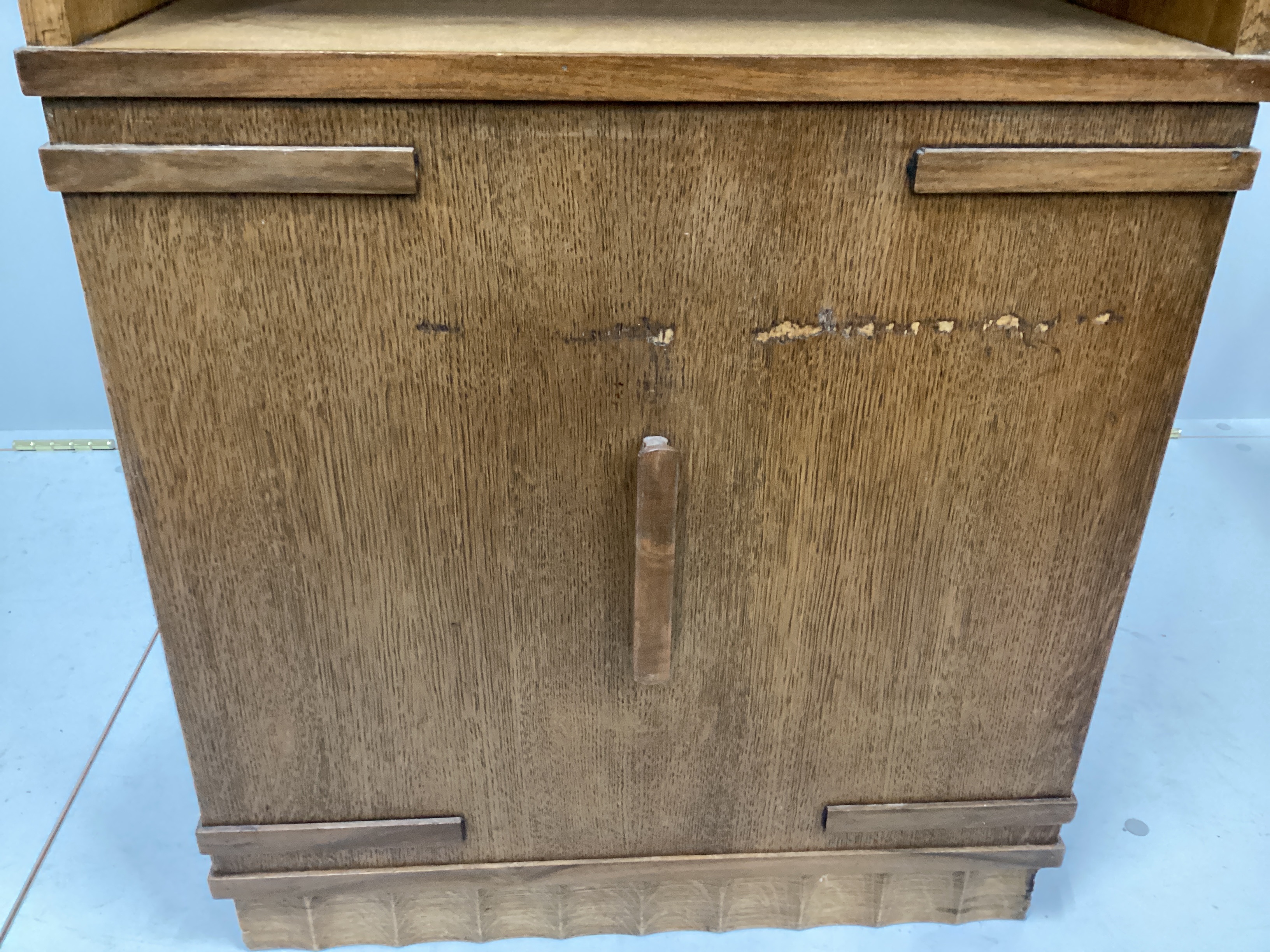 A mid century Heals style oak open bookcase width 51cm, depth 28cm, height 168cm